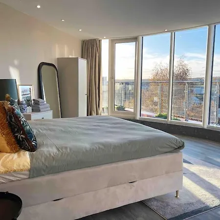 아파트 The Penthouse